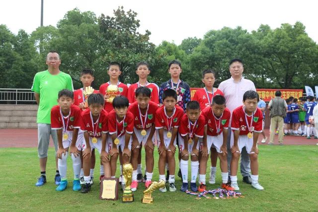 莫兰德15+14徐杰14分 广东6人上双大胜深圳